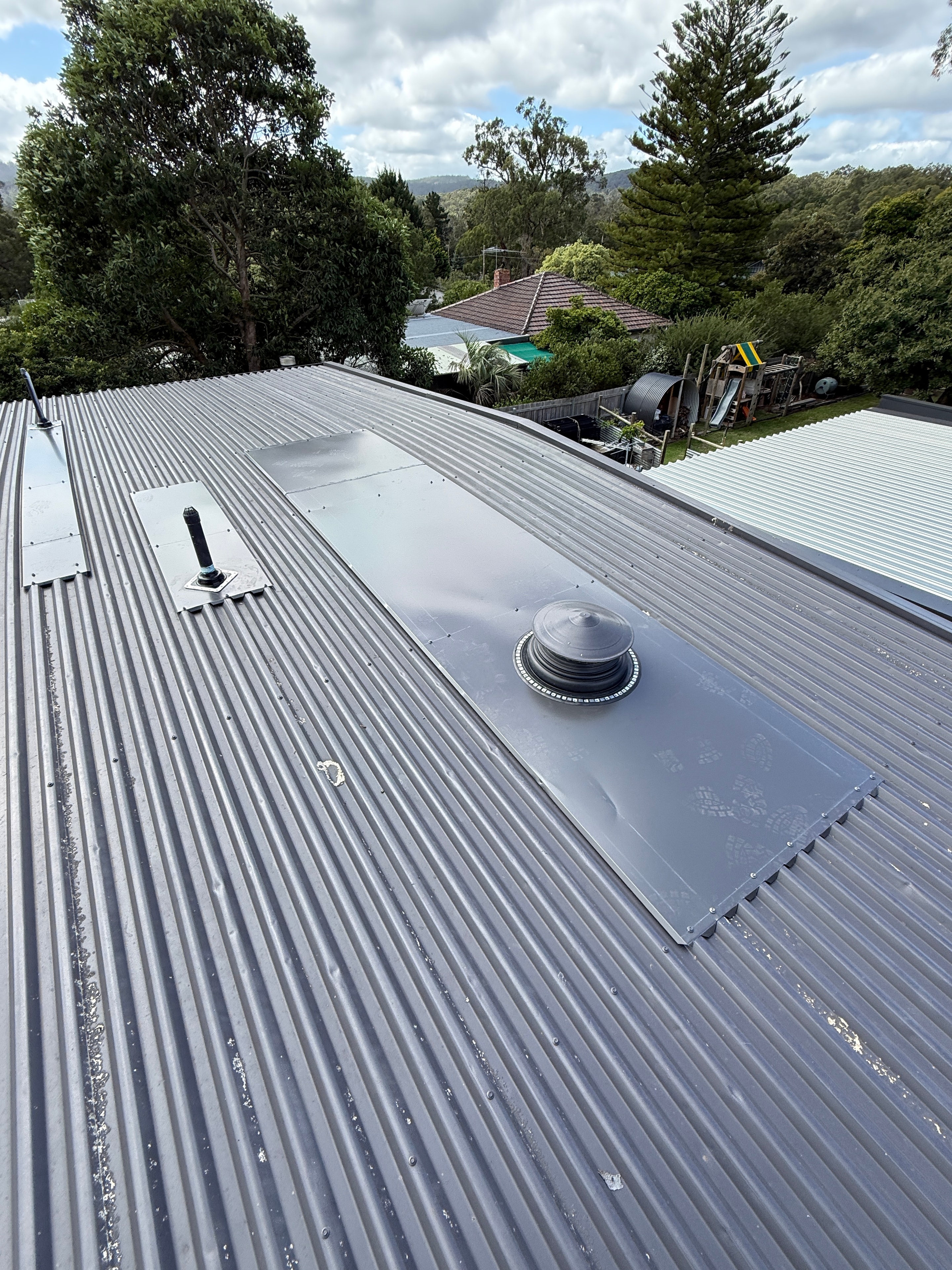 Colorbond wall cladding detail in wet weather conditions